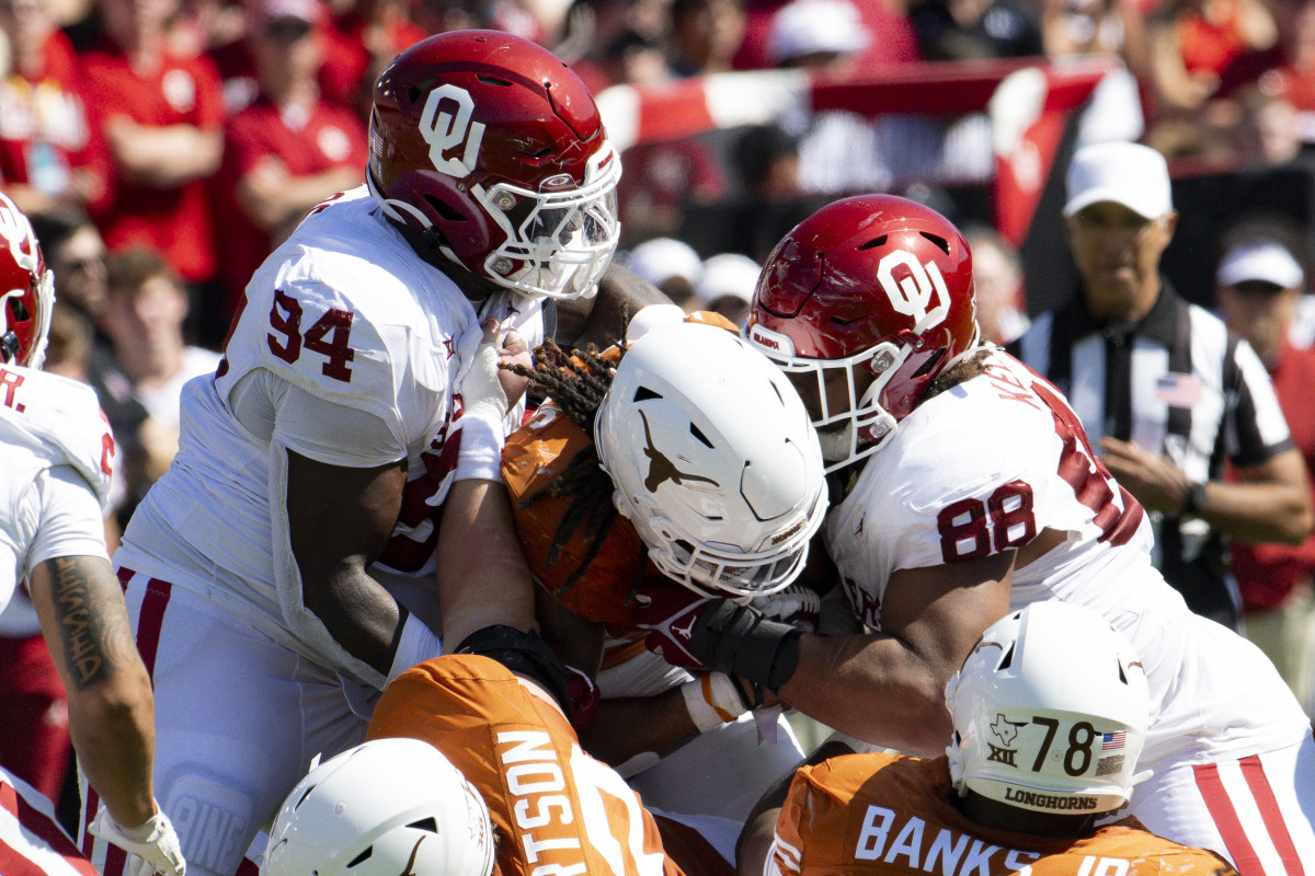 Texas RB Jonathon Brooks carries the ball against the Oklahoma Sooners 
